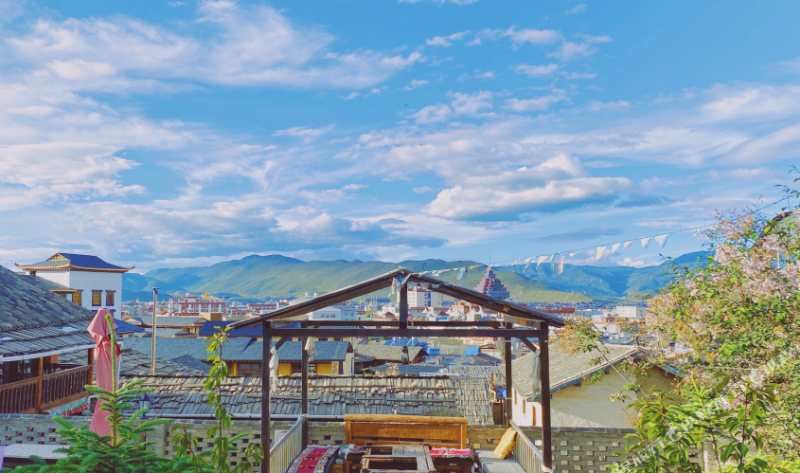 香格里拉望山林小院客栈