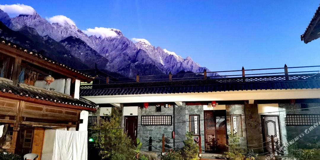 香格理拉山美客栈