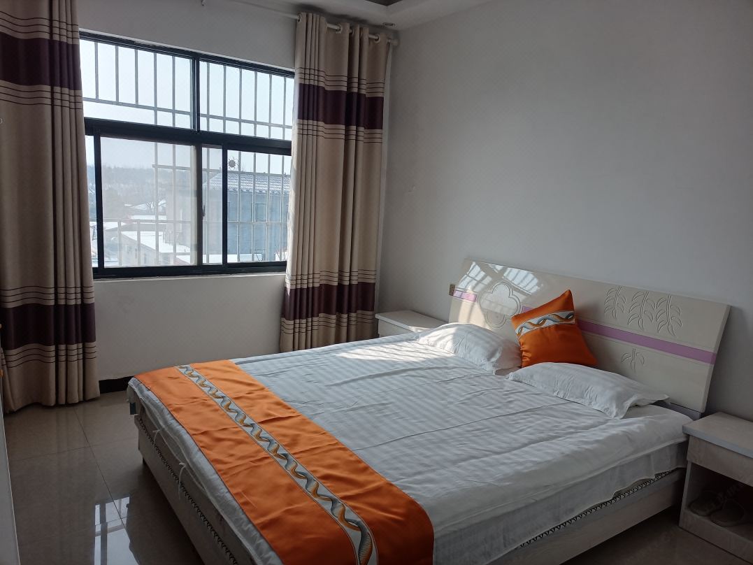 Suiping Linglong Peak Hotel