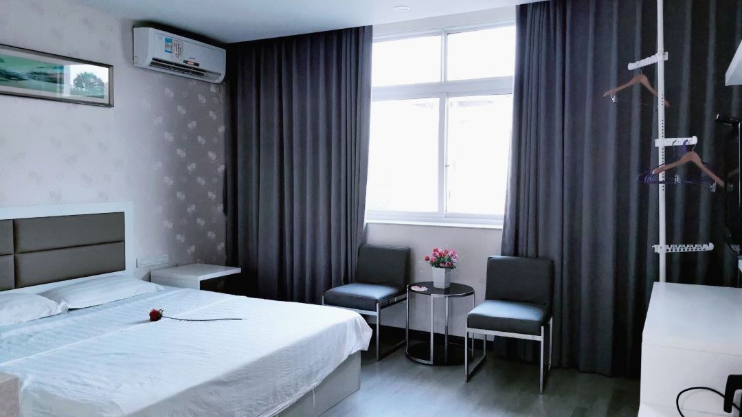 Luotian Butterfly Lan Hotel