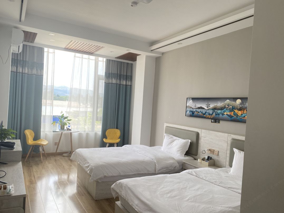 Maitreya Golden Fall Hotel