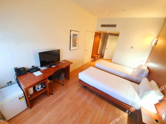Holiday Inn Dandenong, an IHG Hotel - Tap to explore photos