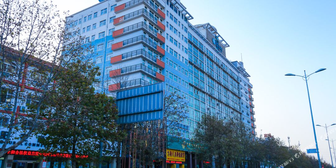 柏维风阁酒店(濮阳大庆路店)