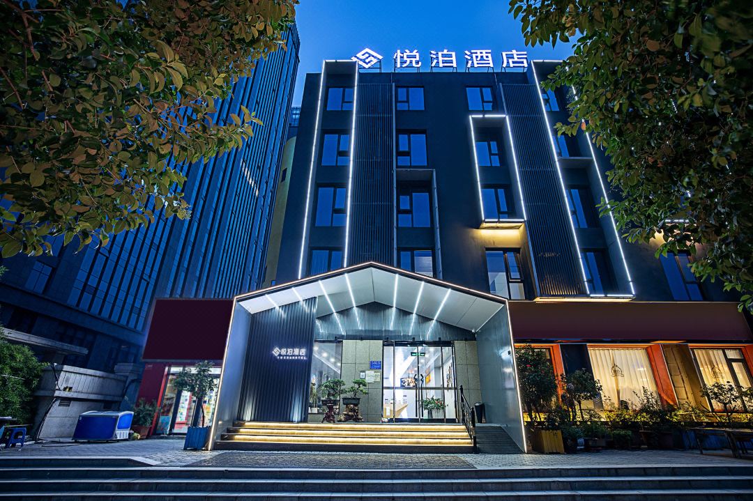 Yuebo Hotel Longmen High speed Railway Station Sports Center Store
