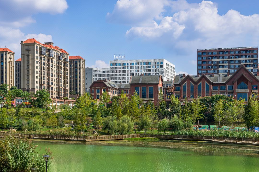 IU Hotel (Gui'an High-speed Railway Station Dakecheng Subway Station)