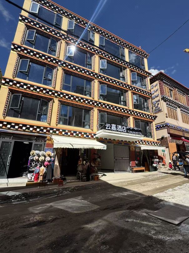Dege Yunjia Hotel