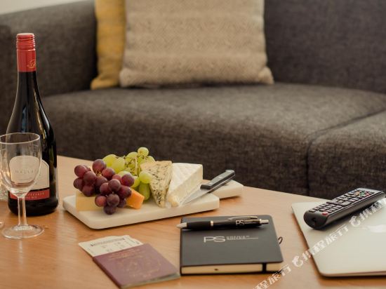 Premier Suites Reading - Tap to explore photos