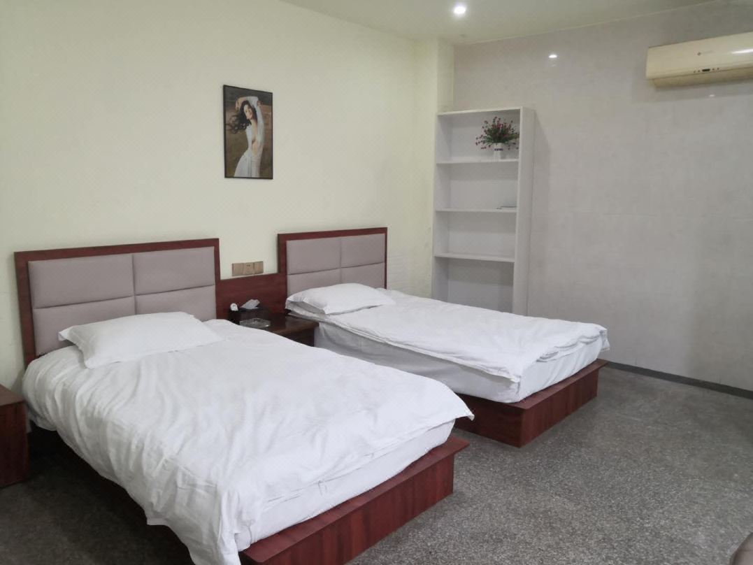 Cixi Huatan Hotel