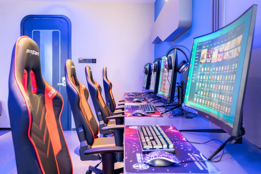 AT E-sports Hotel (Zhongshan Square, Dalian Railway Station)