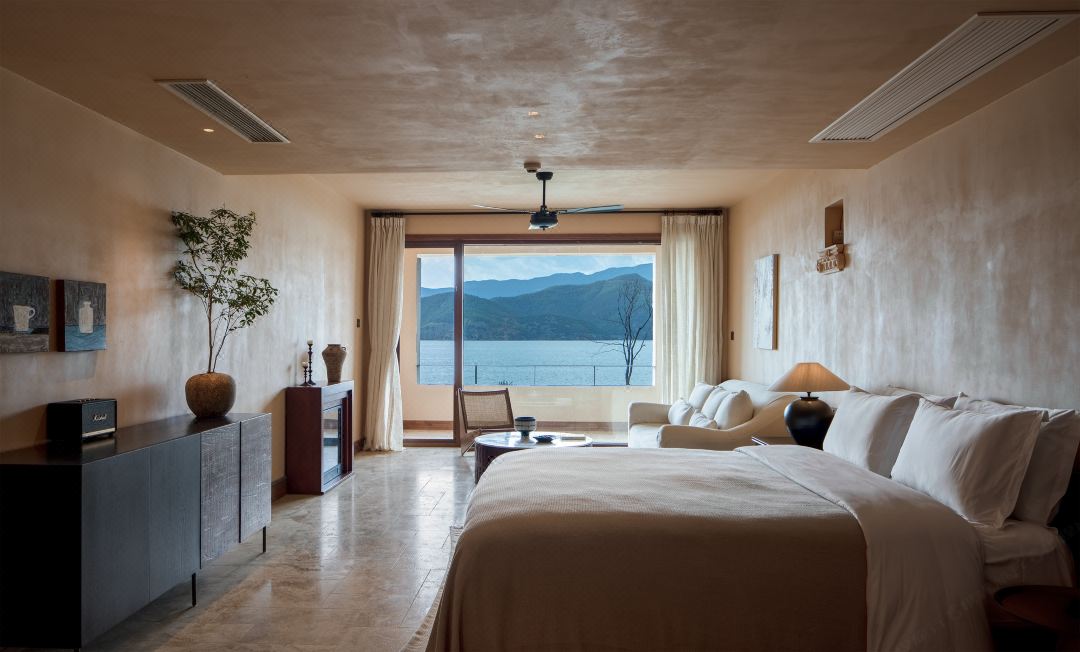 Lugu Lake Qiushan Hotel