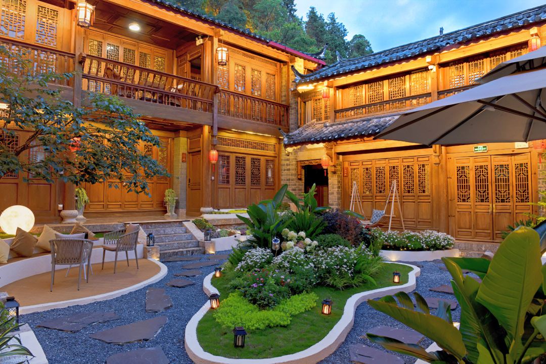 Floral Hotel ·Qu'an Hefeng Light Luxury Holiday hotel (Sifang Street)