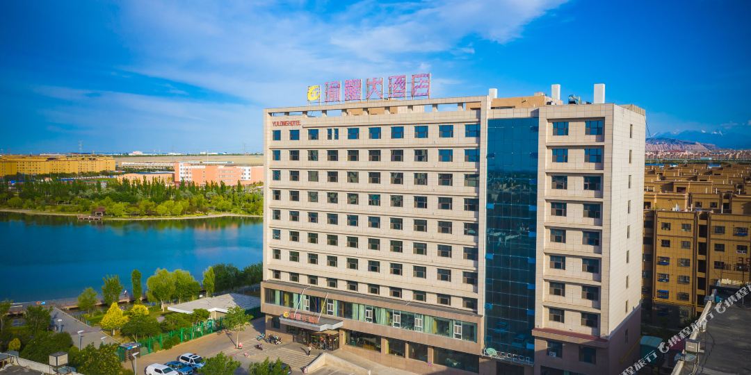 乌苏。渝龙大酒店