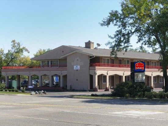 FairBridge Inn Express Hiawatha - Tap to explore photos