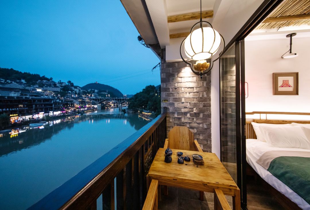 Jinshui'an Muming Theme Wenchuang Experience Homestay (Phoenix Ancient City Branch)