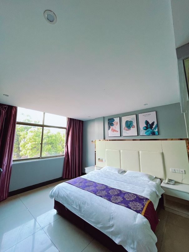 Cixi Jinruishishang Hotel