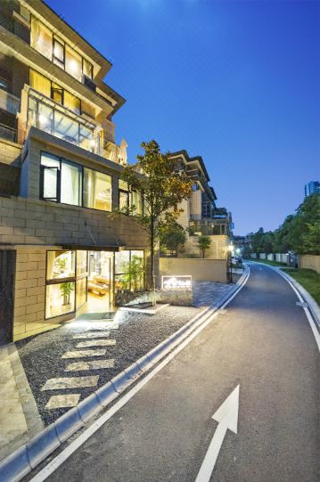 Shexia Xiaozhu Homestay (Zunyi Poly Future City Branch)