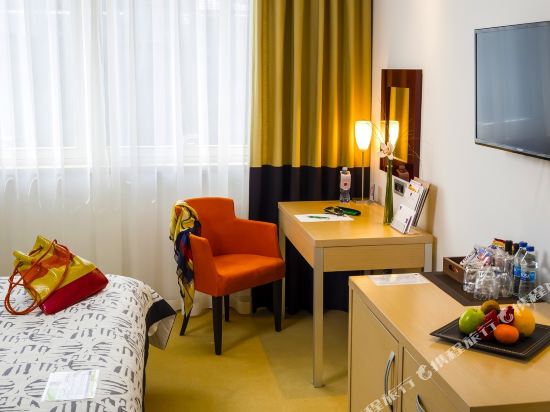 In Hotel Belgrade - Tap to explore photos