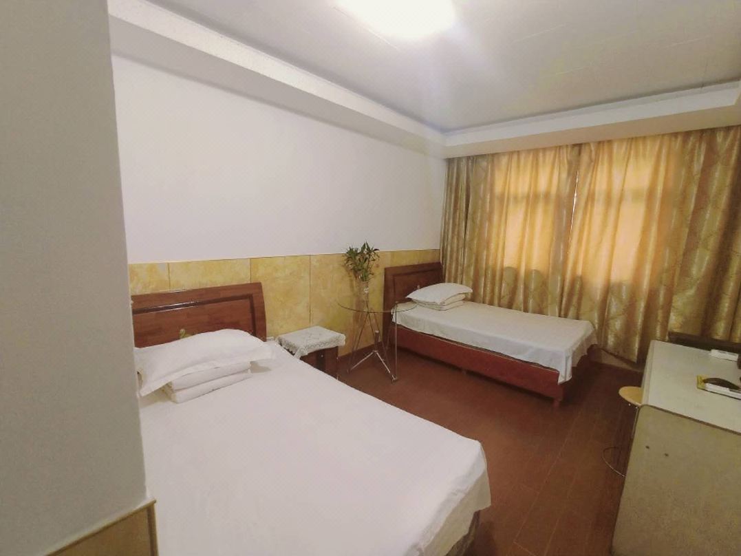 Qianshan Tianhong Hotel