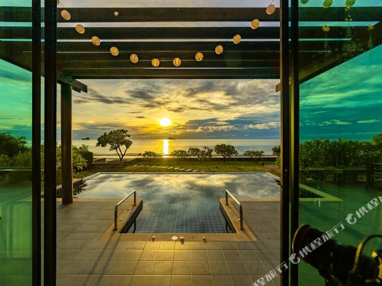 Beach Front 4 Bedroom Pool Villa RV - Tap to explore photos