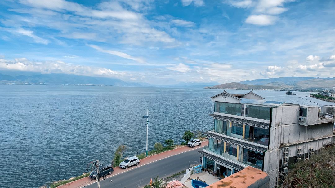 Queting Lake View Inn