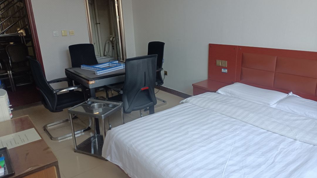 Huxian Youjia Business Hotel