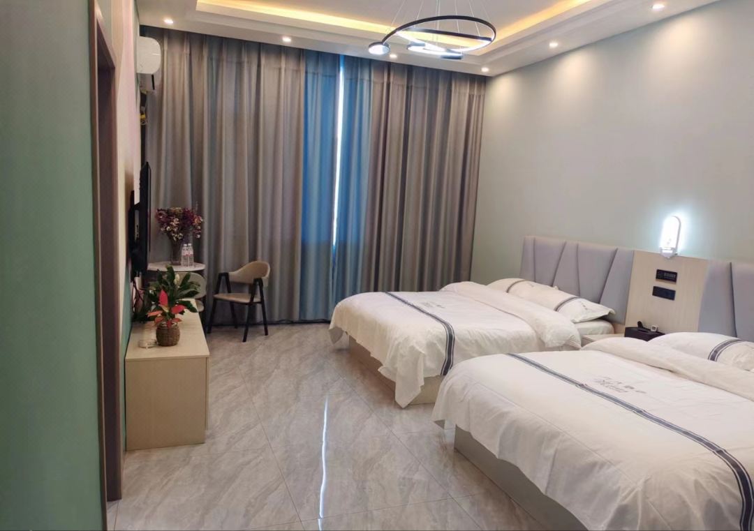 Qiaojia Liuliu Hotel