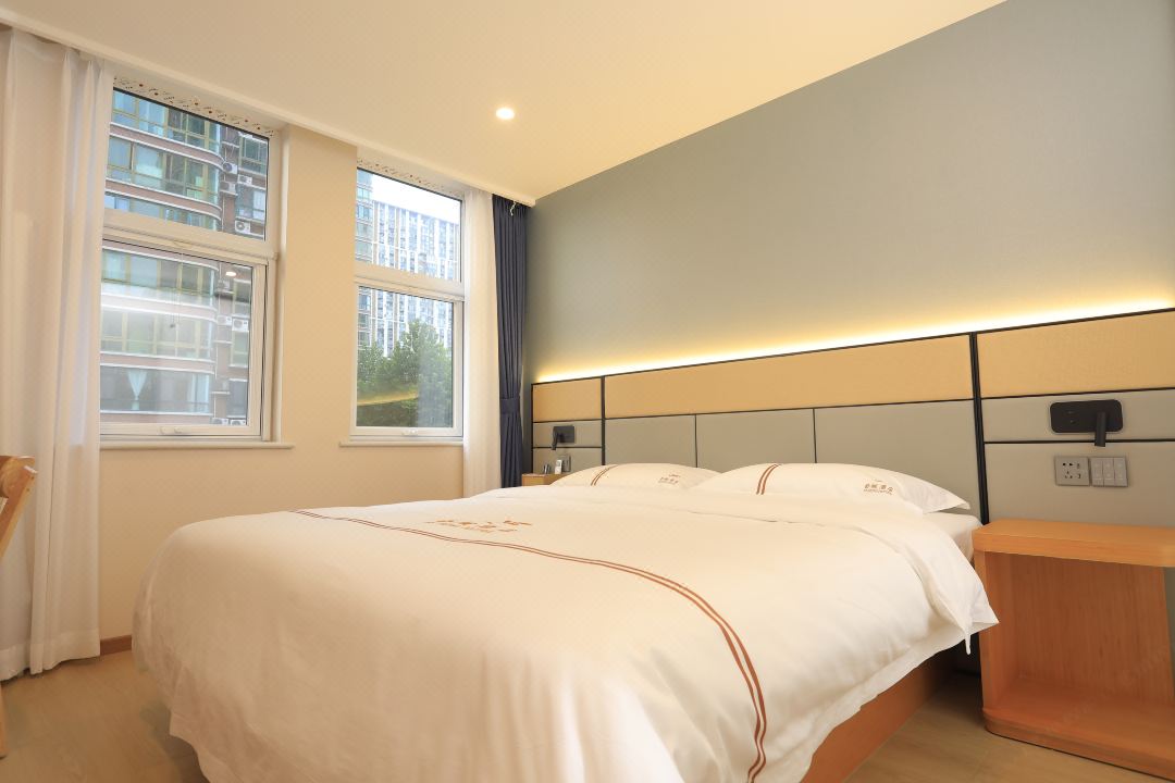 YI FENG HOTEL