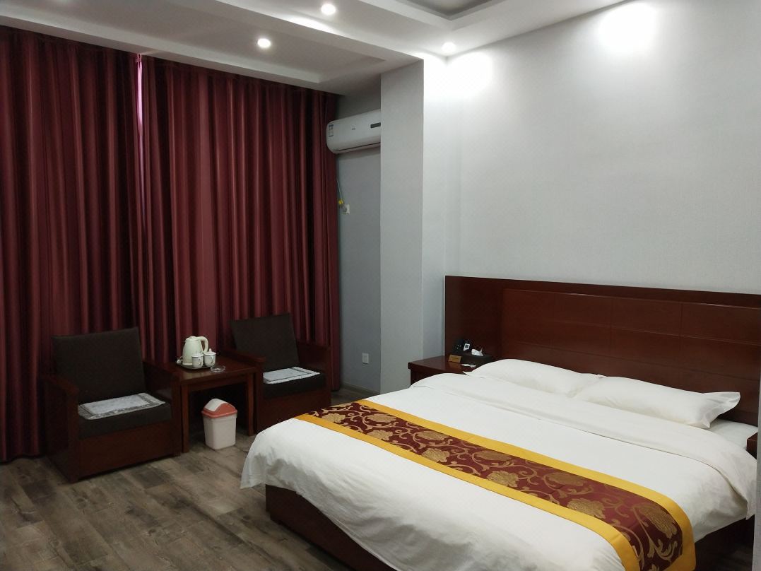 Changning Baolu Business Hotel