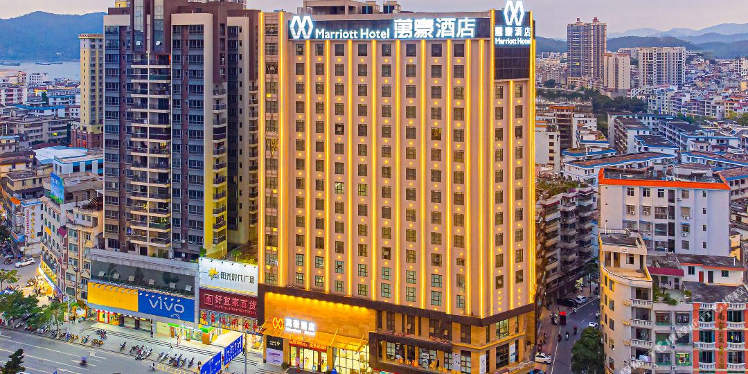 郁男万豪酒店