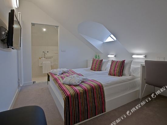 Platinum Residence Boutique Hotel - Tap to explore photos