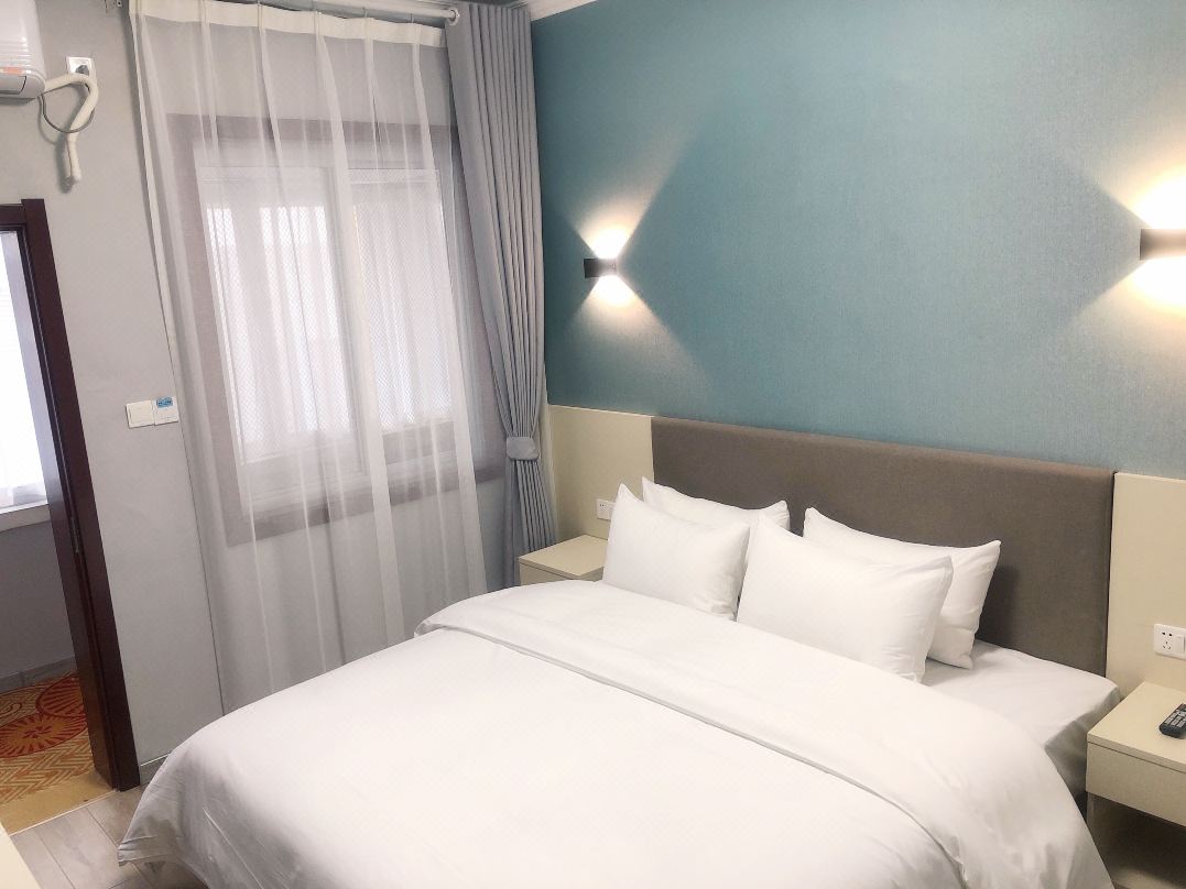 Pebble Hotel (Hanzhong Ancient Hantai Jianguo Road)