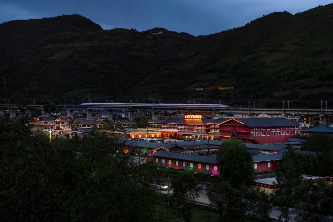 ZANG WANG CUAN QI Resort Hotel (Huanglong Jiuzhai High-Speed Railway Station)