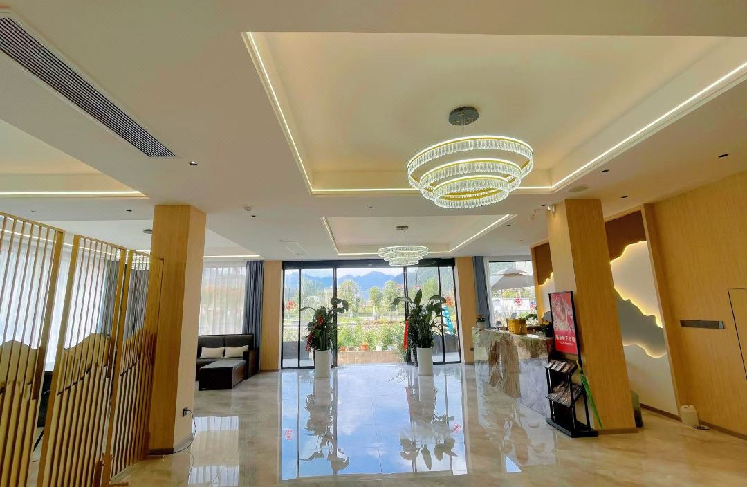 Mingjing Zehui Hotel (Zhangjiajie Eternal Love Scenic Area)