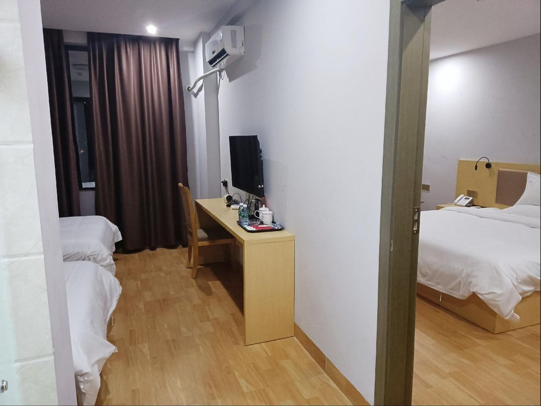Lianjiang Minghao Hotel