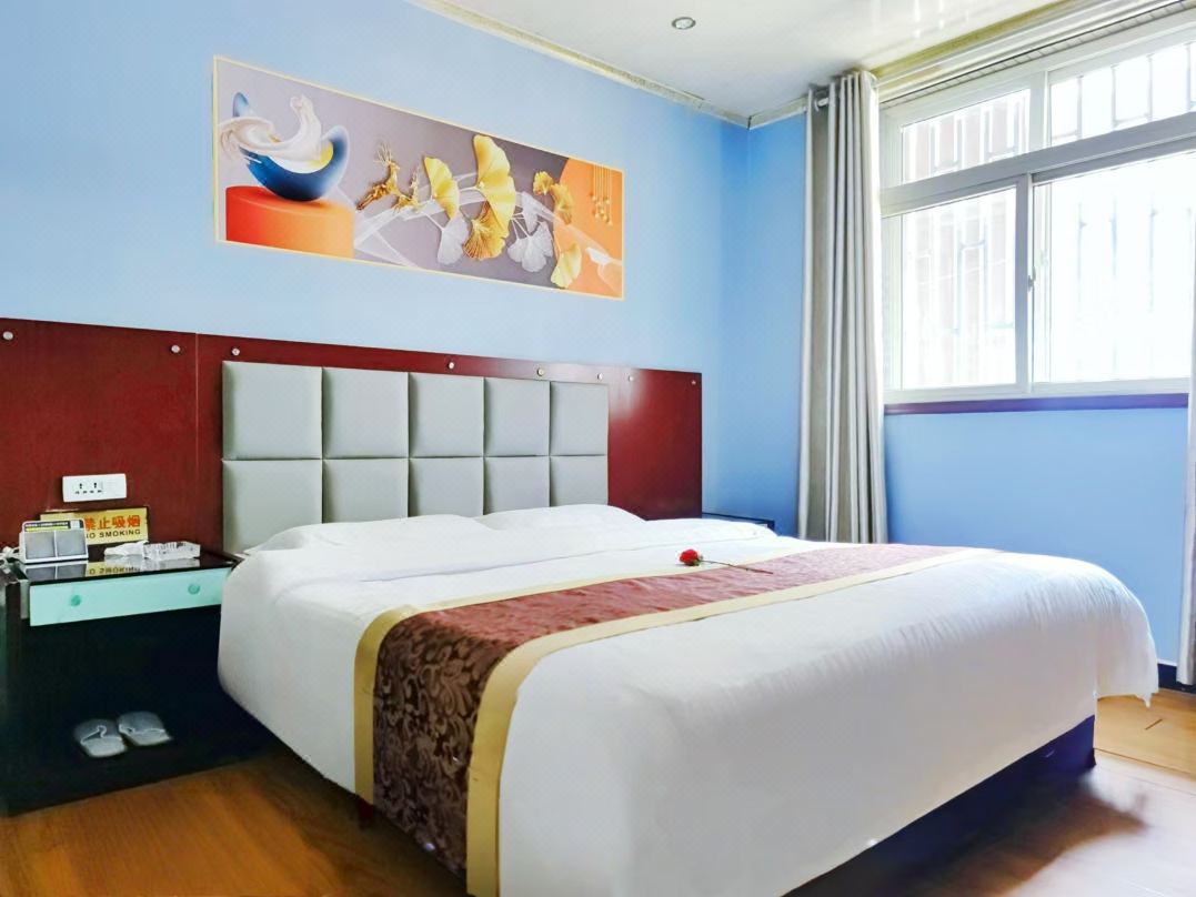 Xi'an Yijia Business Hotel (Han Chang'an City Weiyang Palace)