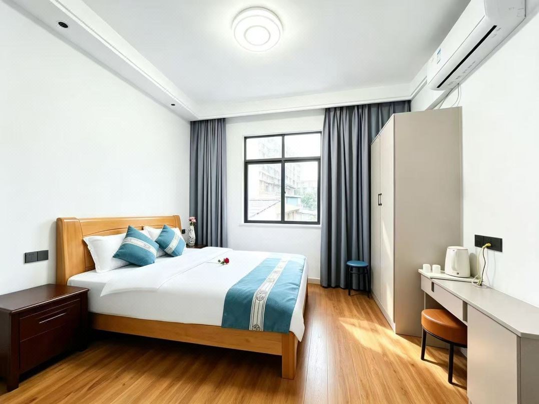 Jingdezhen Taoji Homestay (Taoxichuan Creative Plaza)