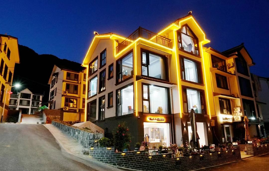 Luyouju Homestay (Shuanglong Scenic Area Lunu Lake)