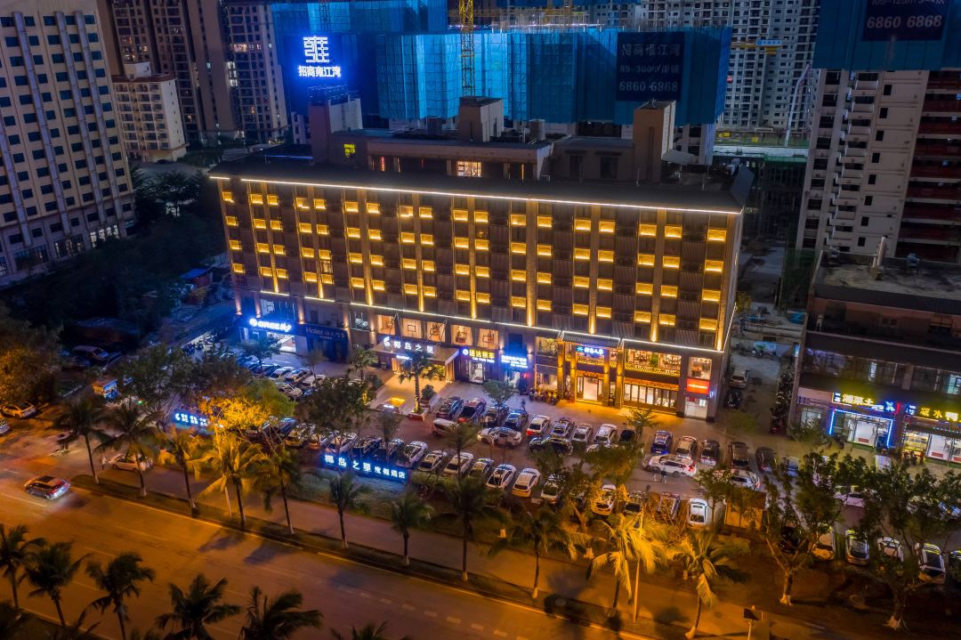 Coconut Island Star Hotel (Coconut Sea Avenue Meilan Airport)