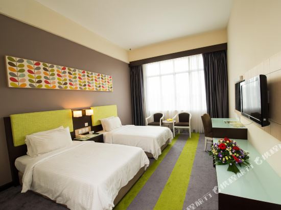 Mega View Hotel Kuantan - Tap to explore photos