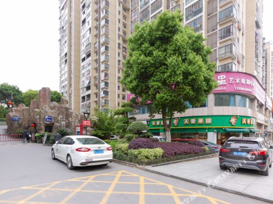 鄂州媛媛普中公寓