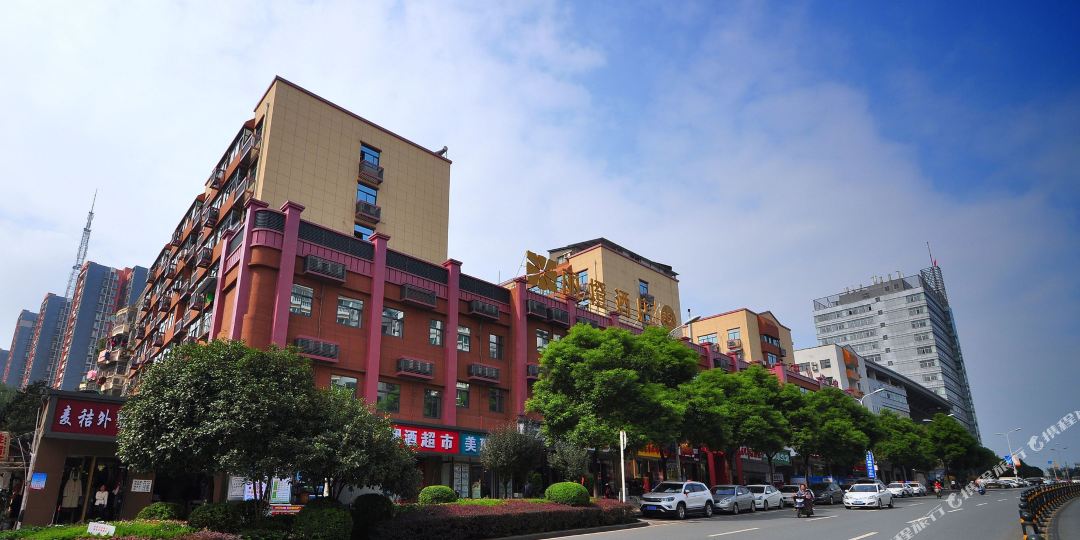 丽城酒店趣(宜昌水悦城三峡大学南门店)