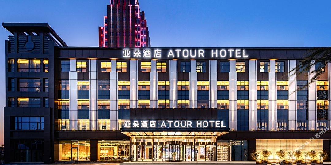 日照市政府万平口亚朵篮球酒店停车场-入口