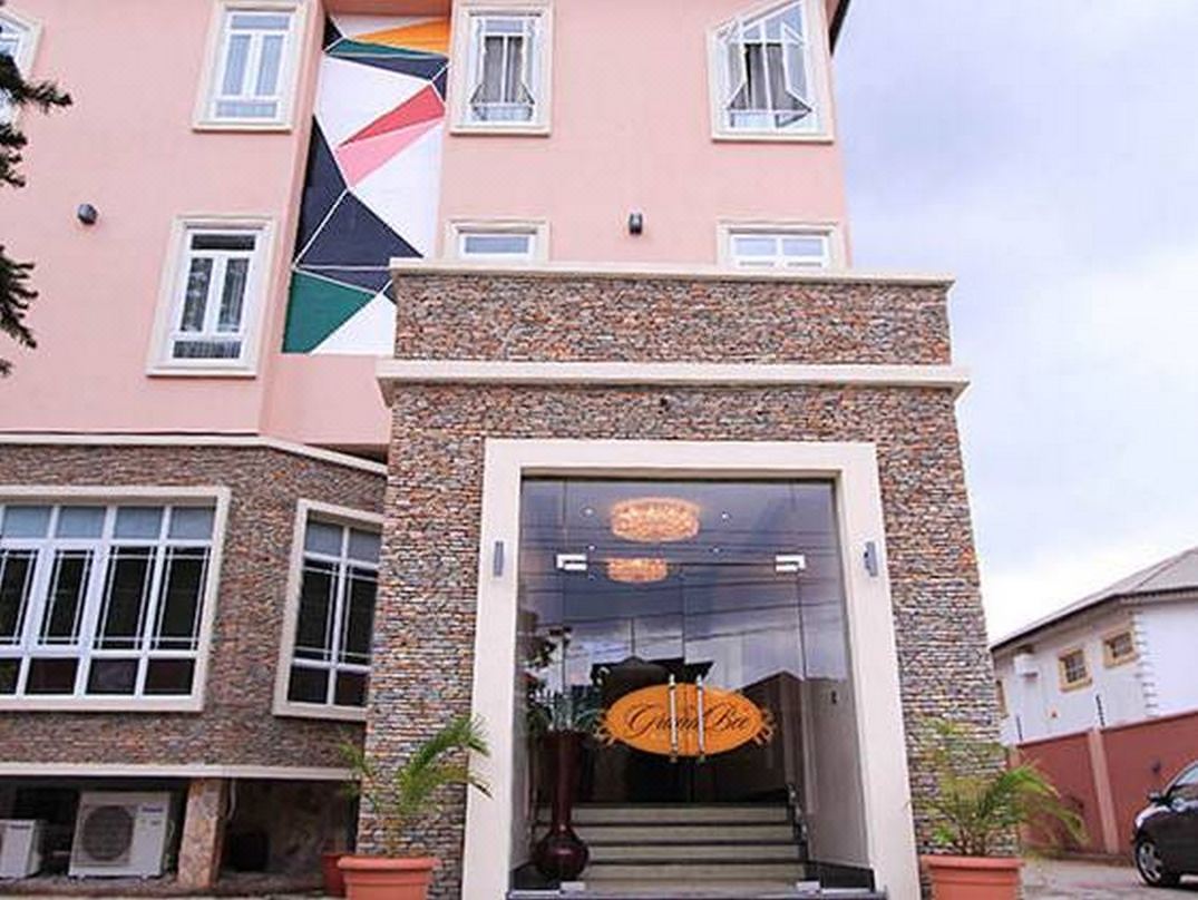 Grand Bee Suites
