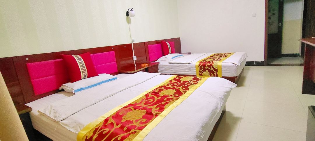 Friendship Hotel (Xi'an Fucun Garden Store)