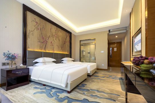 Lugang Hotel (Guangzhou Shijing Yagang Expressway Exit Station)