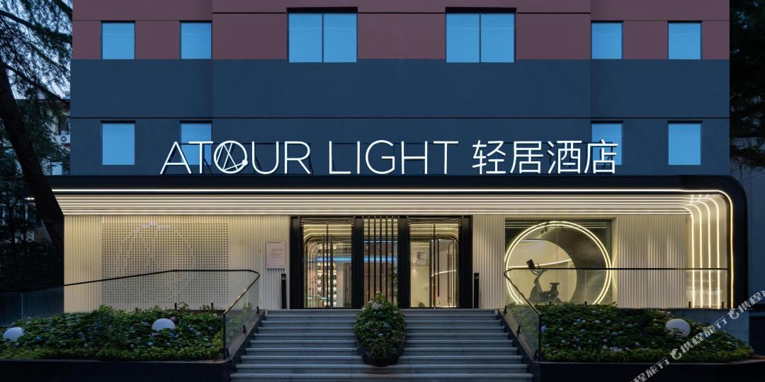 济南泉未来广场省体育中心轻居酒店