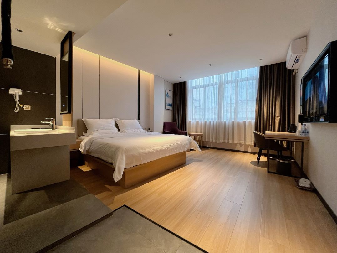 Guiping Clover Holiday Hotel