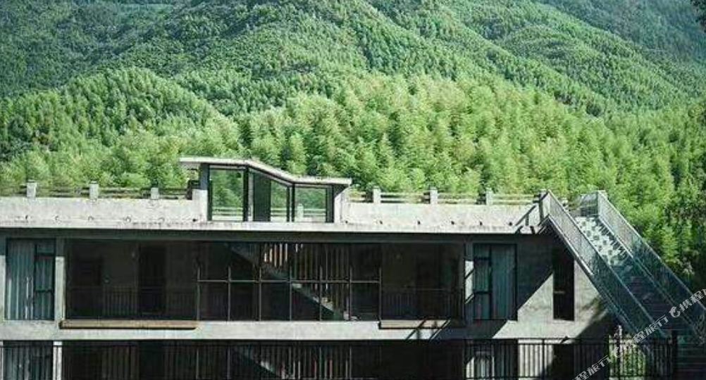 爱菲尔·莫干山玹和温泉泳池民宿