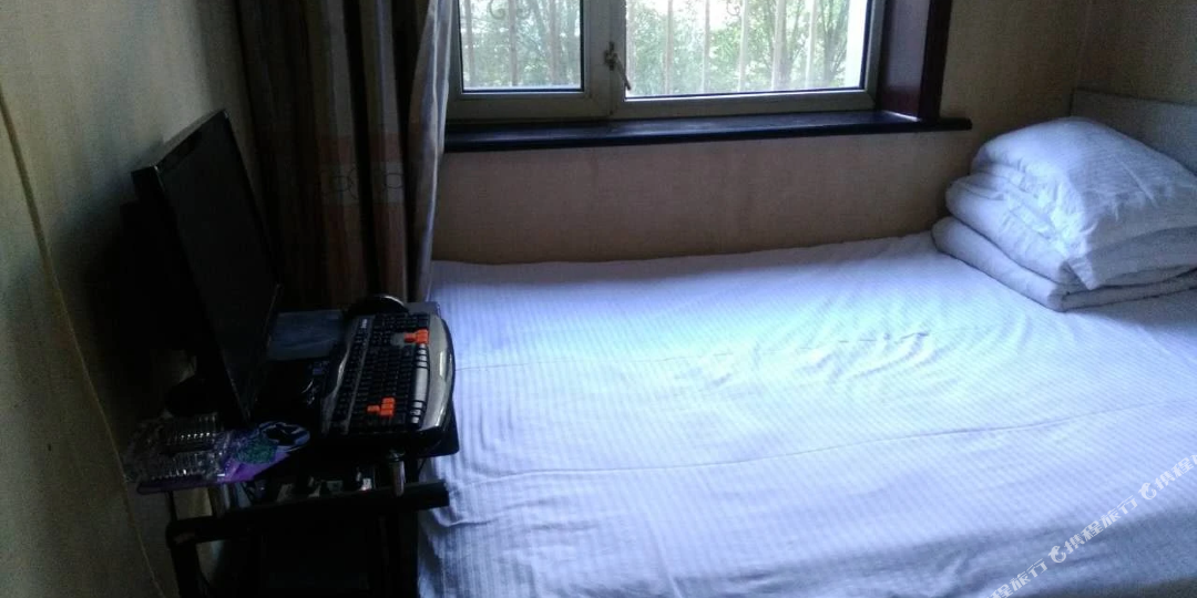 舒新阁旅馆(隆安社区卫生服务站北)