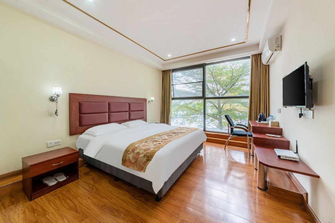 Zhongshan Jinghu Business Hotel (Zhongshan station store of Torch Development Zone)